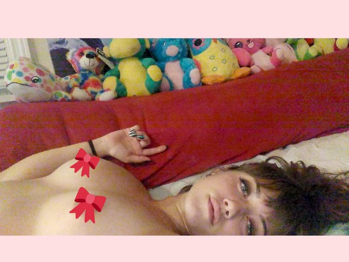 I'm online right now on skyprivate (live skype show). my private profile: https://t.co/khs3f89oLi Please<a href="/tag/camgirl"class="tags"><span>#camgirl</span></a>