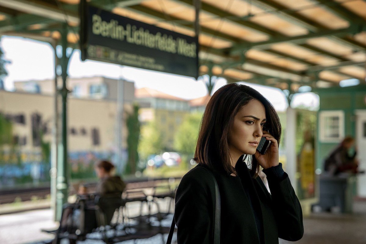 NazaninBoniadi's tweet image. Calling all Counterpeople! I’ll live tweet during #Counterpart series(?) finale Sunday 8pm ET as I watch w/my incredible costars, writers &amp;amp; producers. Join us! Make it known if you want a season3. The more viewers we have for the finale, the better the chances we find a new home.