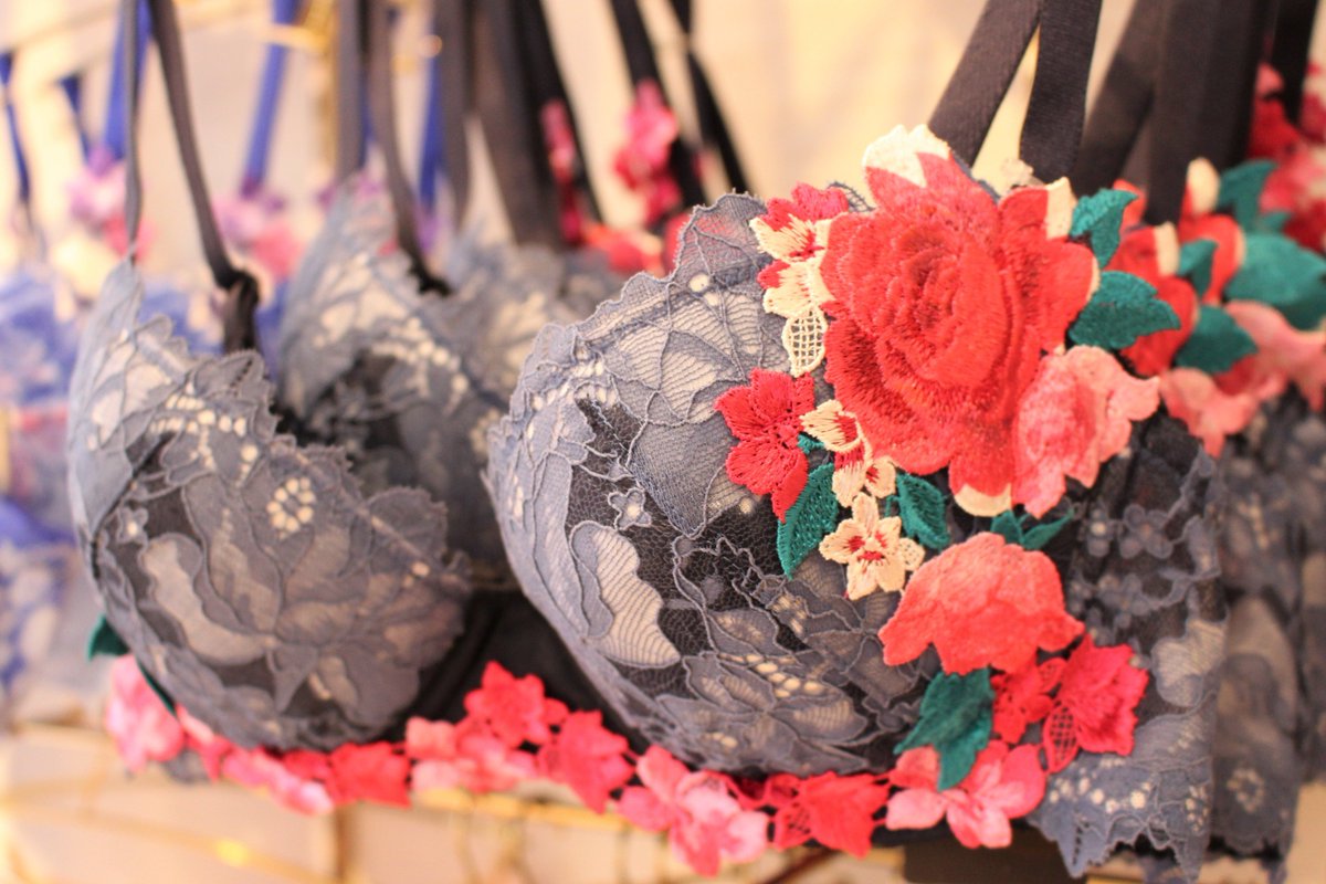 LSorbonne's tweet photo. いらっしゃいませ💕
ランジェリーアドバイザーの店主のhaniです😊
お待たせしました~💕
いよいよ新シーズンスタートです😍
サルートから心弾むカントリーミュージックイメージした
02groupが入荷❣️
詳細は後日ブログにて🌹
#サルート #ランジェリー #95group #小松市 #金沢市 #福井市 https://t.co/nB8XfU05XC