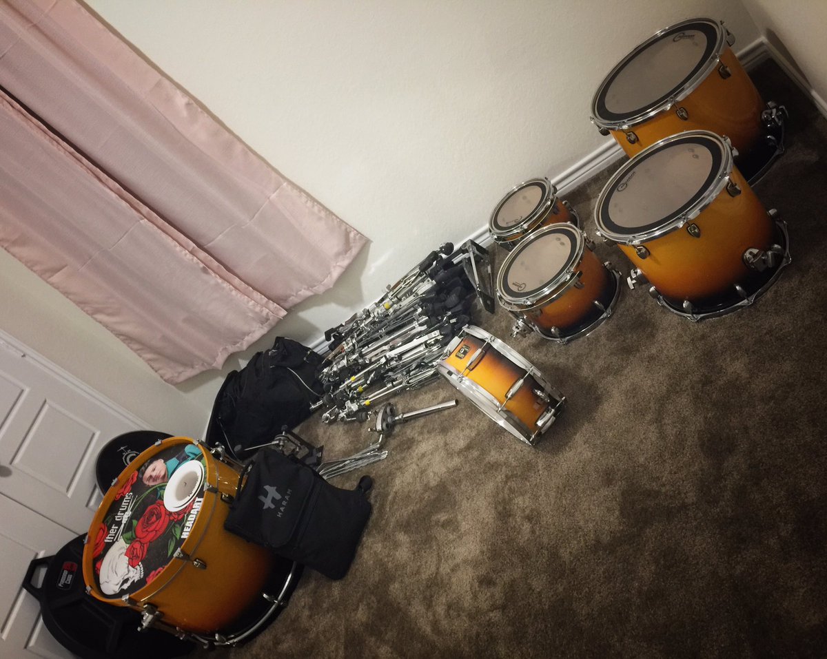 fhernandodrums1's tweet photo. Ya quedo Lista y armada mi wera🥁
En su nuevo Espacio🏠,Para seguir dándole duro y para delante.👊🏻🥢
Siempre con la bendición de Dios ante todo!!! Saludos amigos y Que tengan una linda Noche.🙋🏻♂️😉🥁
#Yosoyfherdrums #Haram #Headartdrums #NashCustomDrums #Mipasion #RinconcitoMusic2 https://t.co/4ppXUN1u9U