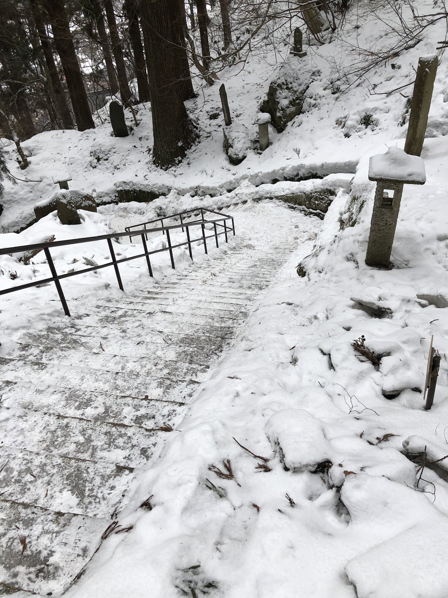 Narazuki 冬の山寺 Nhkの朝6時前の東北の天気予報のバックが山寺でこれは行かねばと電車に乗って 氷の階段 めっちゃスリリング 上りは30分ほど 下り1時間 お昼ごはん 昼食 ランチ Lunch 午餐 おにぎり 山寺