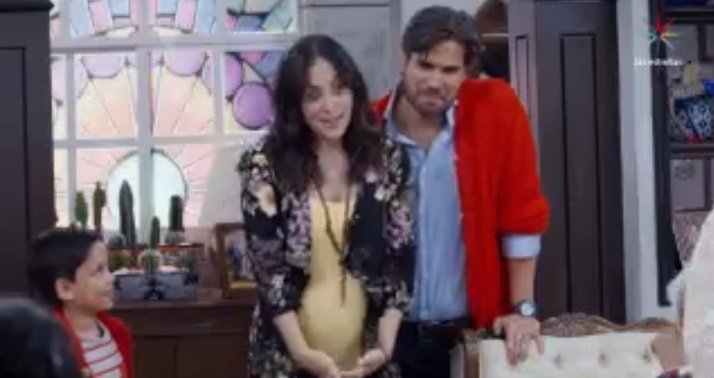 DaniArenasCol's tweet photo. @MiMaridoFamOf Awww Divinos mis Oppas Robert y Julieta π que felicidad volverlos a ver πππ #Oppas4ever #ElRegresoDeLosOppas @DanArenas @zuriavvega https://t.co/amQ9KmZ6E9