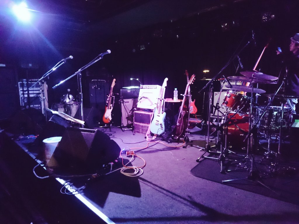 sashibird's tweet photo. ステージにいらっしゃる方々とその音がものすごくて、ここは一体何処なんだろうと前後不覚になるばかりだった。繰り出された音は消えず輪が大きくなっていく感じ。ここに来られたワシは前世で一体どんな立派な徳を積んだんでしょうか？
森広隆さんありがとう。今までのワシも。
#森広隆
#dispelmagic https://t.co/SgsHD8ltYJ