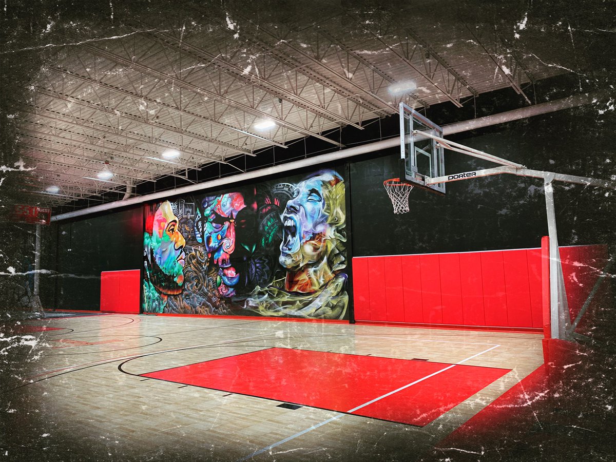 Bridgewaterperf's tweet photo. @KingJames @kobebryant and @Jumpman23 my favorite players of all time... baddest gym on the planet https://t.co/PyctEMWdN1