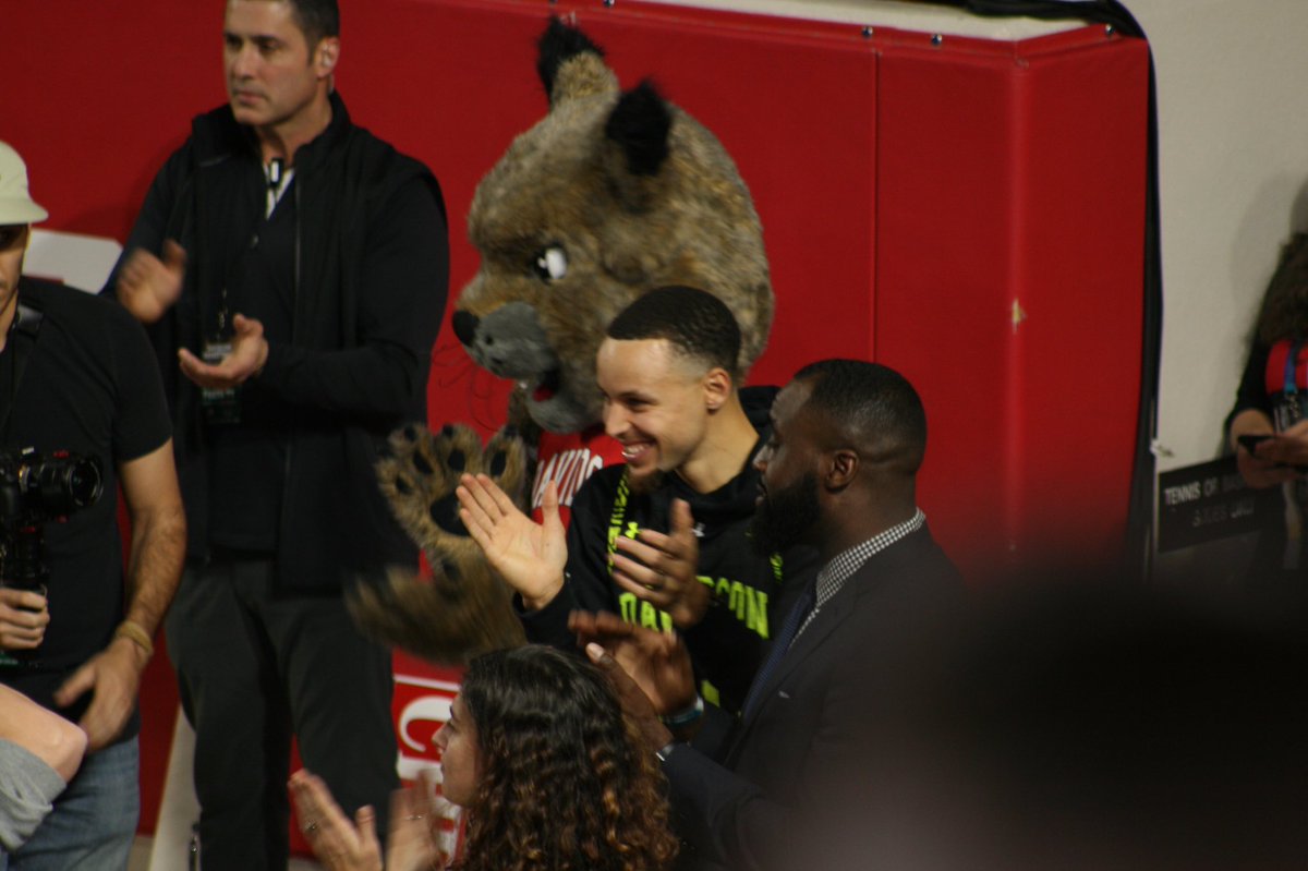 jpharrington's tweet photo. @StephenCurry30 watching your kids perform at during halftime - awesome experience! https://t.co/ouPmFuwVJC
