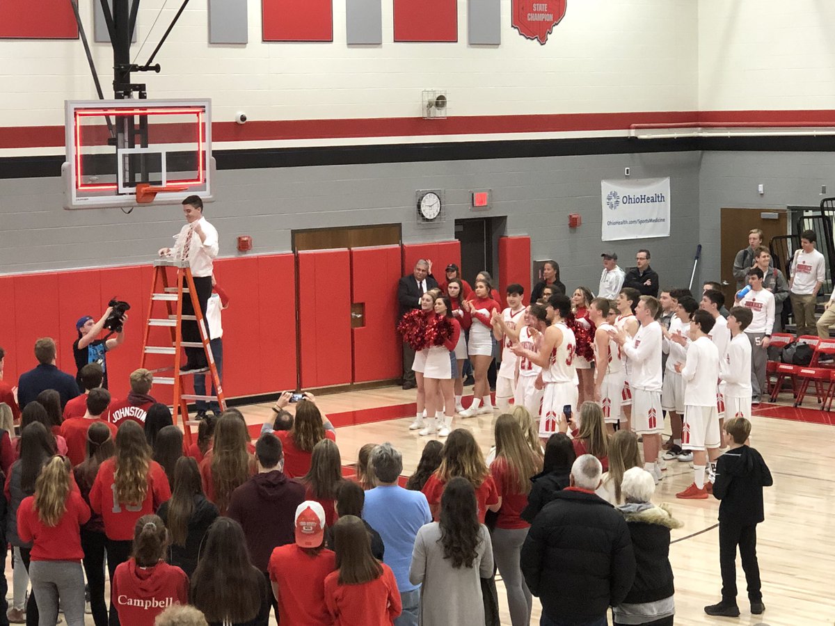 Lancemyers12's tweet image. Congrats @JohnniesHoops and @CoachZRoss on a great season. #johnniesagainsttheworld #teamofone