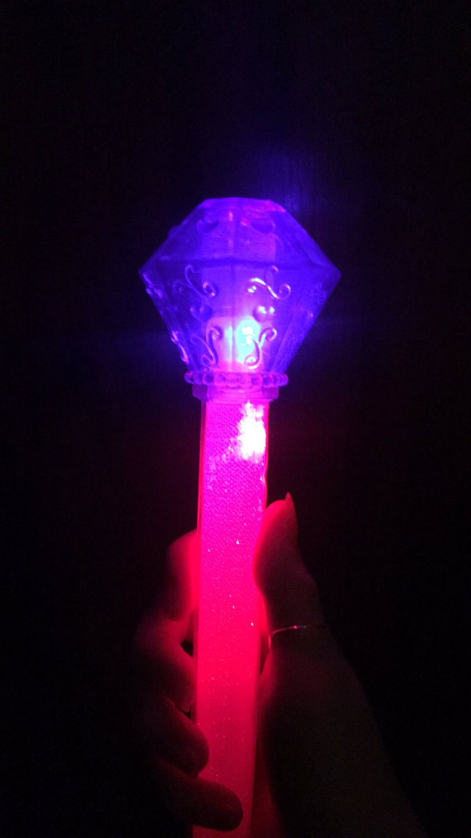 pedantichoe's tweet photo. So glad I got the new Carat Bong!!!
💎💎💎
#SEVENTEEN #CARAT #caratbong #lightstick #SVT #kpop #kpopmeme #totallyajoke #pedantics #memetime https://t.co/LplyrP3792