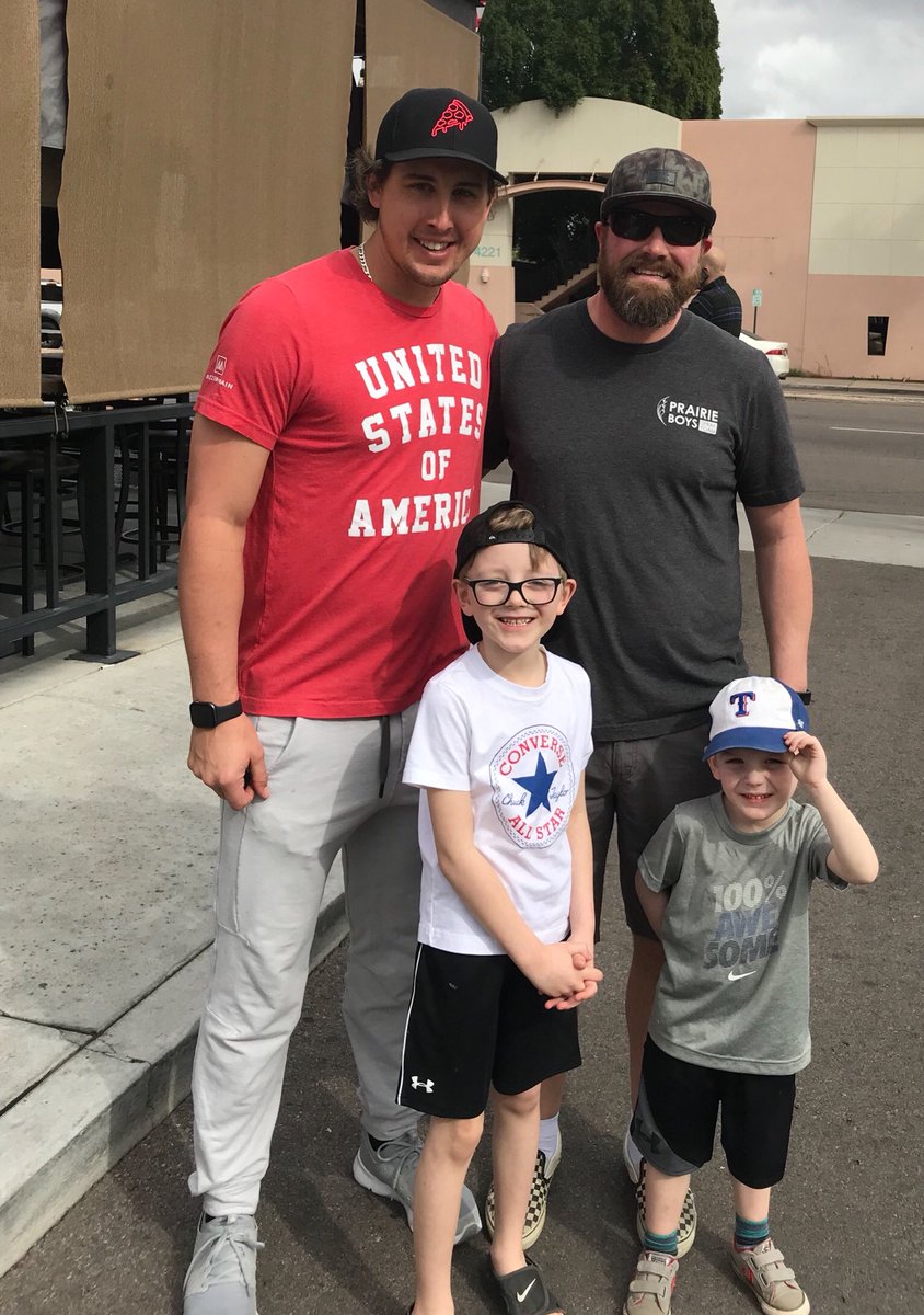 There’s nothing better than getting away from the Canadian winter and running into your favourite MLB pitcher of all-time #45 <a href="/Dutch_Oven45/">Derek Holland</a> Derek Holland! Do yourself a favour and follow the Dutch Oven. You won’t be disappointed. The man is gold!