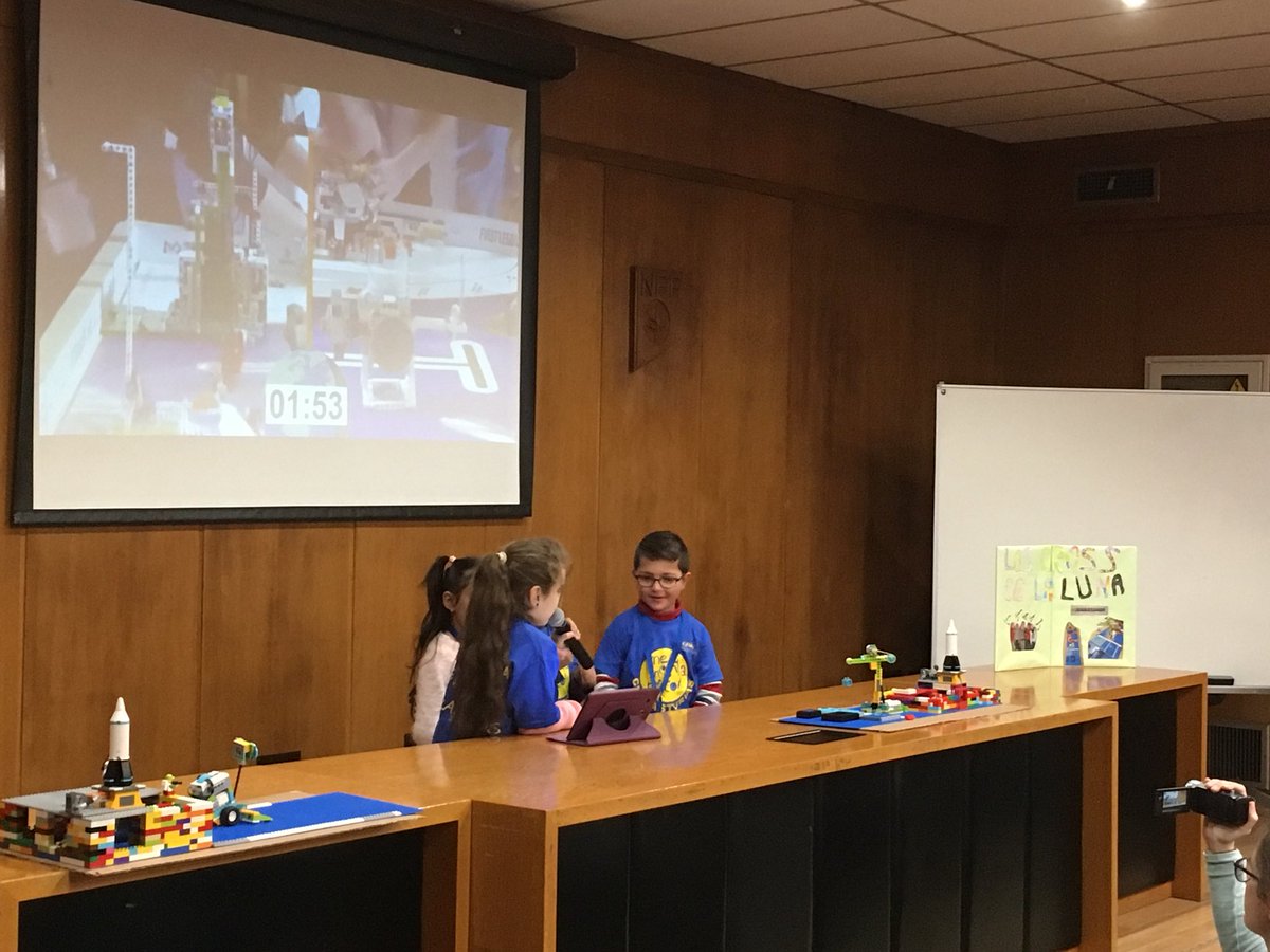 fllmadridUPM's tweet image. Es el turno de Los cross de la Luna los cuales han creado una maqueta de un sistema capaz de recoger el hielo y convertirlo en agua para el consumo humano. #FLLUPM