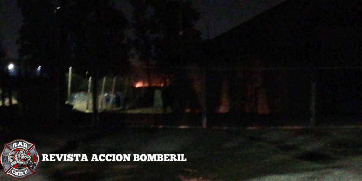RABCHILE's tweet photo. 🚨Bomberos Quilicura🚨
AHORA #RAB15 se encuentra en 10-2-1 (Fuego en Pastizales y/o Basura en Vía Pública) en Avenida Lo Cruzat con Monte Carlos.
Unidad: B-3
@CBQuilicura
#RAB
#REVISTAACCIONBOMBERIL
#BOMBEROSDECHILE https://t.co/CryWHDbPfw