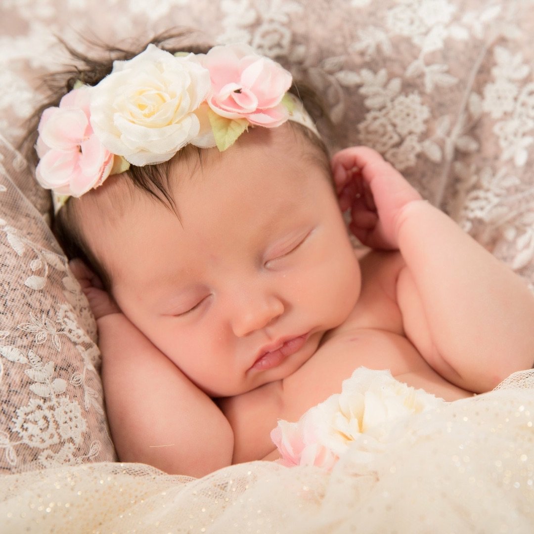 GsrStudio's tweet image. Book unique #cakesmashphotographysession for your little ones in Toronto with GSR Studio. Our #photographers capture the best moment of your cake smash photography Toronto in the best possible way. gsrstudio.ca/cake-smash-pho…