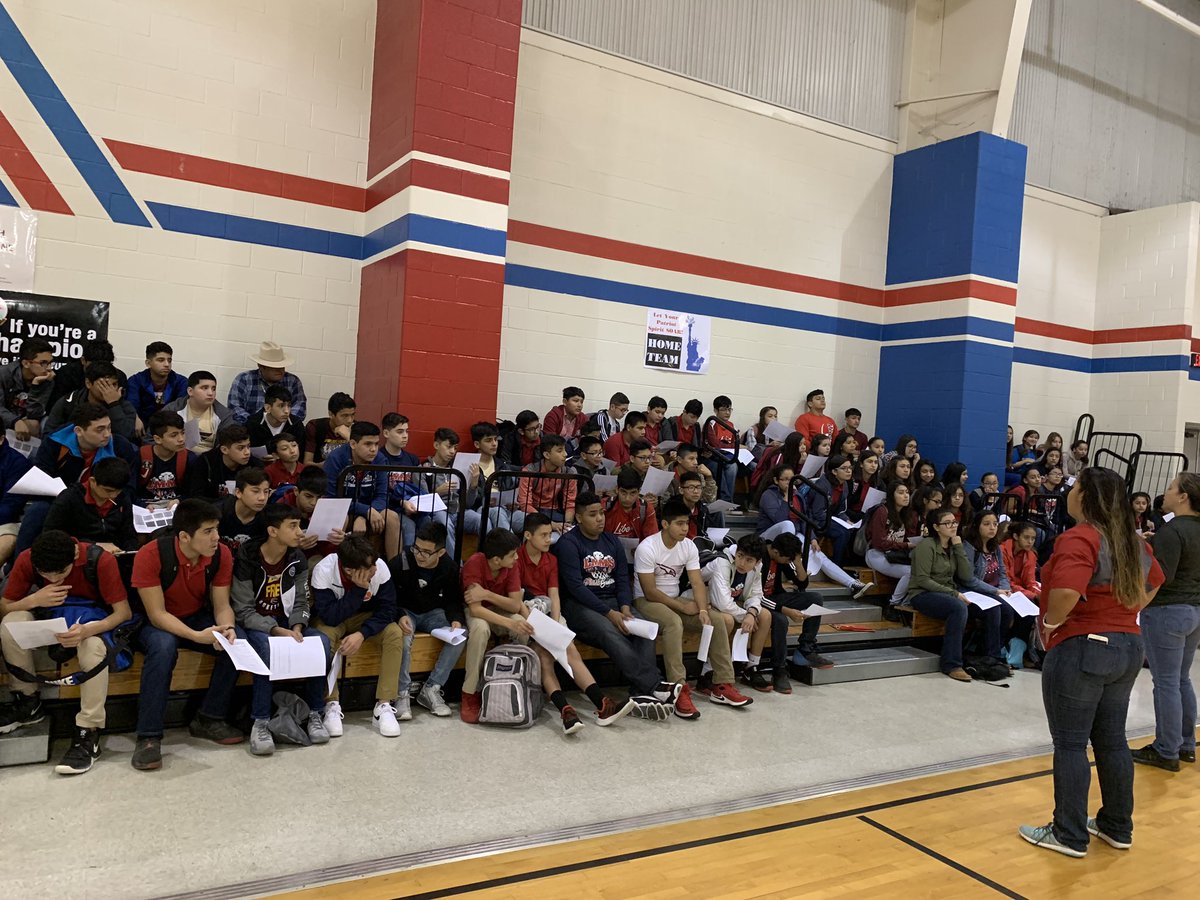 LibertyAthlete's tweet image. Track meeting this morning!
#irun #leanleft