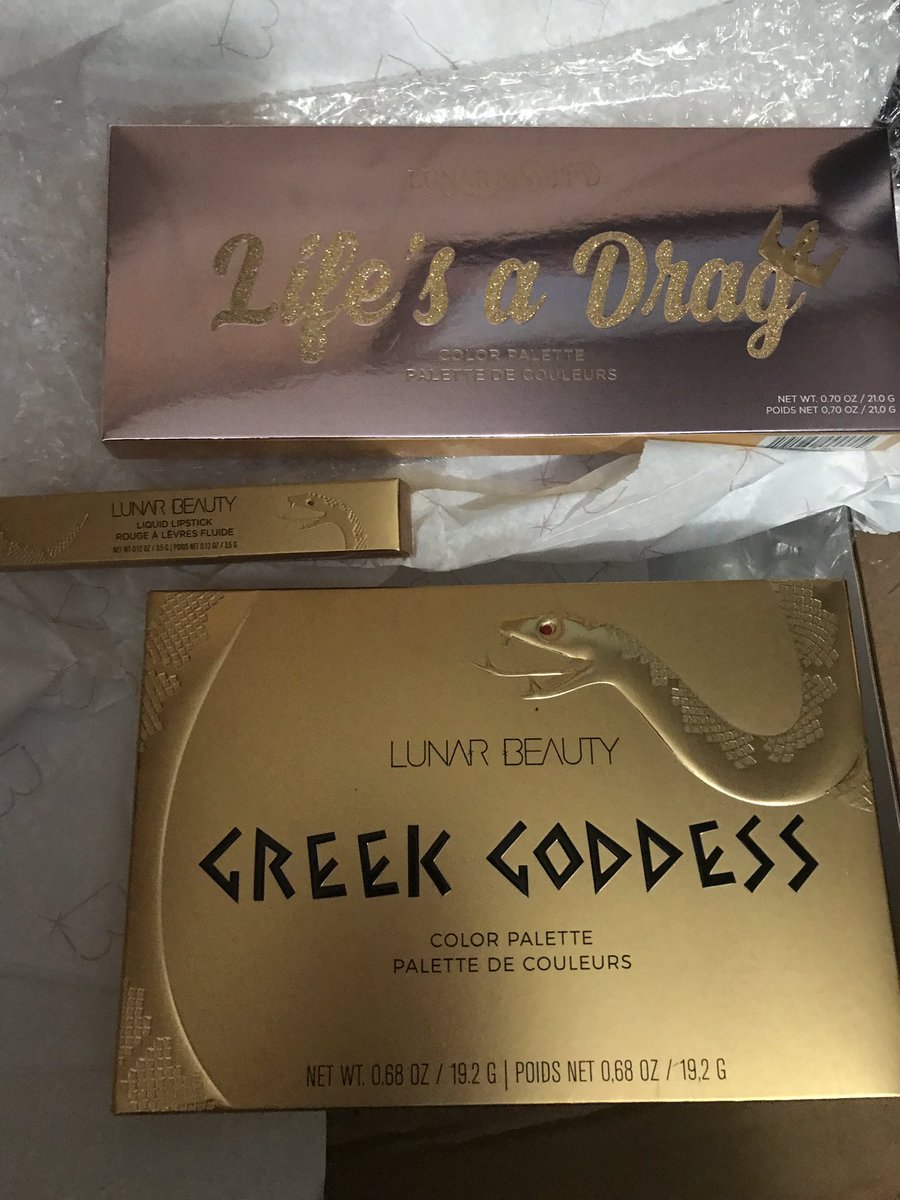 FabulousTripleA's tweet photo. @MannyMua733 Excited that my Lunar Beauty arrived!
I wonβt open it until Iβm ready tomorrow morning!
#anticipation #LifeISADrag .....Queen https://t.co/um9mVq5Ssx