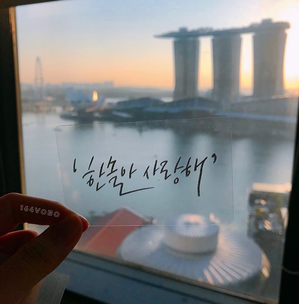 IRIDESCENCEHVC's tweet photo. We're collaborating with @_letterstoromeo to celebrate his birthday worldwideπ
Do approach us with your receipt to get the items(in pic 4)!
Take a photo of the pc & post it with loving messages for our ethereal Vernon!(pic 3 is a sample!)
#IRIDESCENCEHVC #νμμμ¬λν΄ https://t.co/rkq9L8KRTC