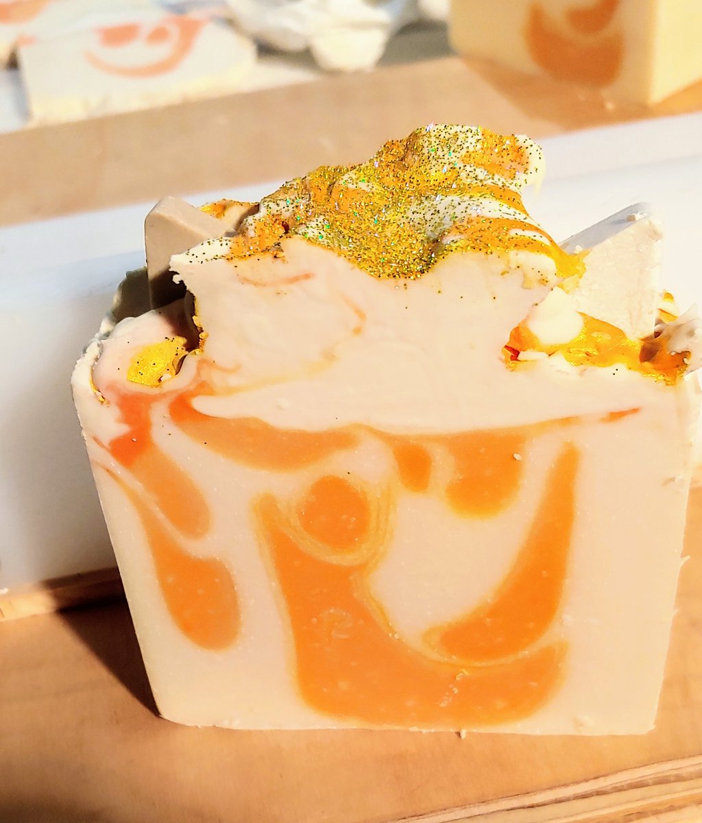 MayhemSoaps's tweet photo. I love how the swirl in this loaf turned out! https://t.co/nSOvh2XZyS