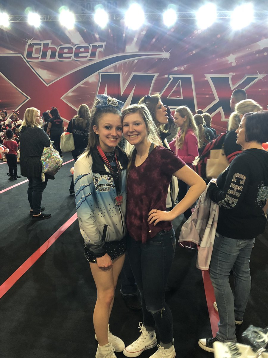 samiluttermoser's tweet photo. Happy birthday to the funniest, happiest and most beautiful person I know🎈❤️ have a great 18th birthday!! @kennady_fox https://t.co/RdGLVsvF8F