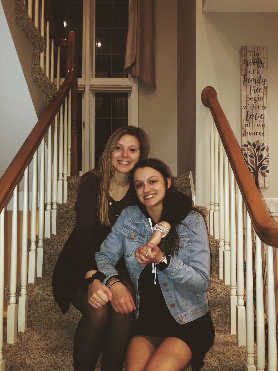 samiluttermoser's tweet photo. Happy birthday to the funniest, happiest and most beautiful person I know🎈❤️ have a great 18th birthday!! @kennady_fox https://t.co/RdGLVsvF8F
