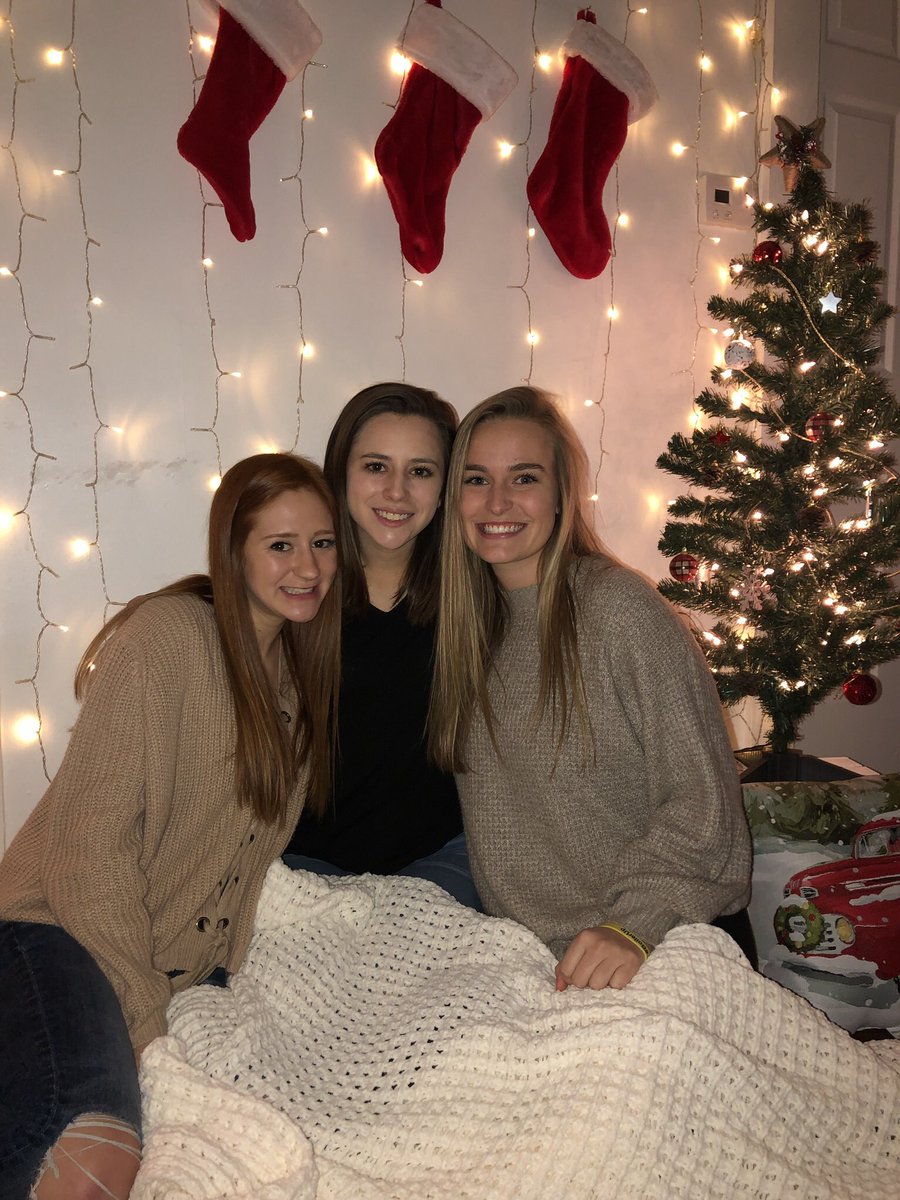 maddiebaxter7's tweet photo. Just some late night thoughts about how blessed I am with the best roomies💋💕 https://t.co/B38Rntjw36
