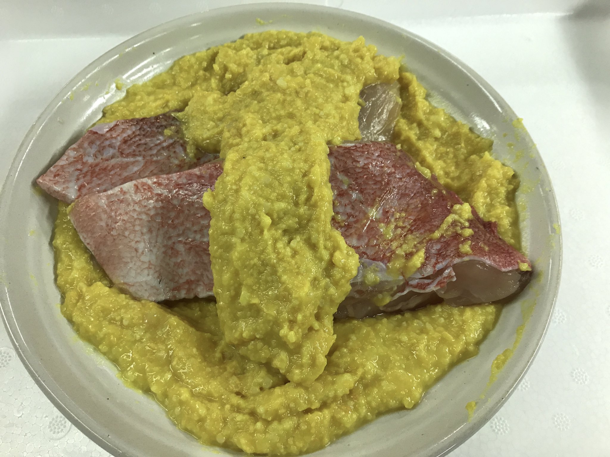 高浜商店 赤魚 アラスカメヌケ 味噌漬け アイスランド産 最高ランクの赤魚を 自家製味噌で漬けています 大満足の大きい切り身です 約140g以上 1切 250円 税込 ご希望の方は お気軽に 連絡くださーい 写真のん 私が 昼 焼いたやつ ノ
