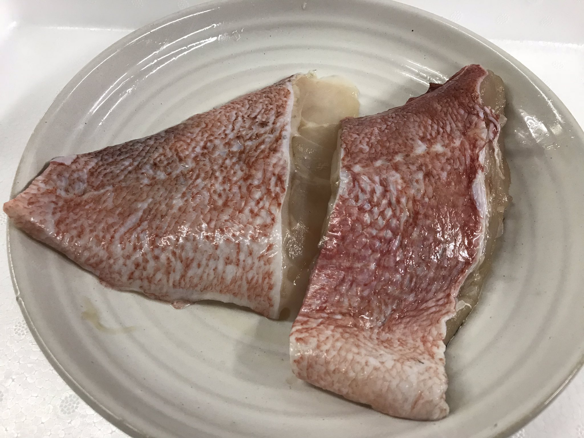 高浜商店 赤魚 アラスカメヌケ 味噌漬け アイスランド産 最高ランクの赤魚を 自家製味噌で漬けています 大満足の大きい切り身です 約140g以上 1切 250円 税込 ご希望の方は お気軽に 連絡くださーい 写真のん 私が 昼 焼いたやつ ノ