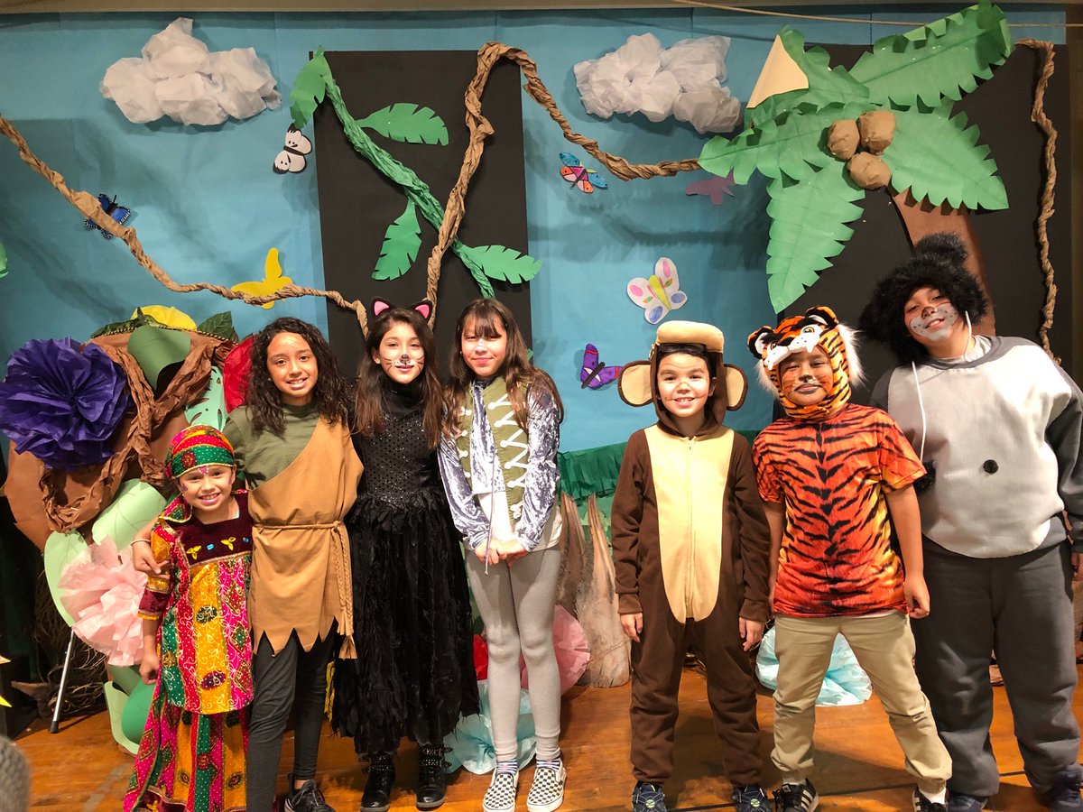 naida0958's tweet photo. So proud of our Las Lomas Kids tonight ! They did the BEsT performance ever! 😀 https://t.co/GcU8slY3pi