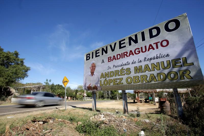 Presidente de México busca revitalizar pueblo natal de "El Chapo" Guzmán https://reut.rs/2SFjxKa