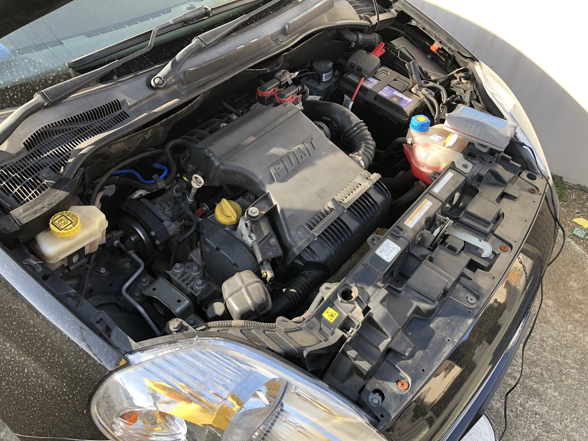 まとら107 べるらん大佐 A Twitter 07年式fiat グランデプント 1 4 Sport 6mt欲しい方いませんか 走行3万キロ 車検はh32年12月まで 外装はルーフやドアノブにクリアはげあり 内装はプラに劣化あり 現在オルタネーターとバッテリー死亡 直して乗ってくれる人募集