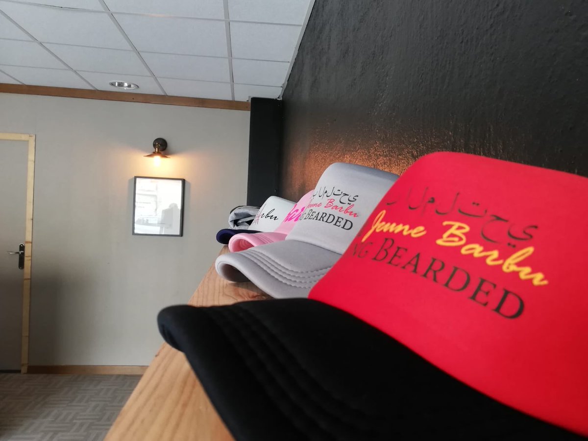 Retrouvez nos T-shirts, Sweat-shirts et Casquettes <a href="/jeunebarbu/">JEUNE BARBU</a> en vente Chez BLACK LABEL ( Shop / Studio d’enregistrement ) @blacklabelrecord au 225 rue de La BENAUGE. 33100 BORDEAUX
—————————————————
OUVERTURE de Lundi au samedi
11h - 20h
—————————————————
#jeunebarbu #boutiques