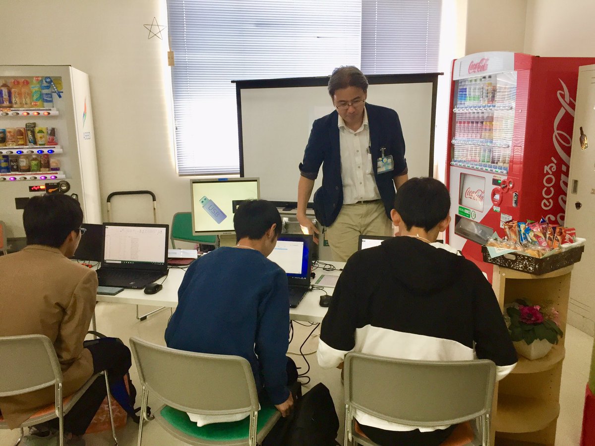 kbc_infox's tweet photo. 今日のお仕事発見フェスタは
大盛況（*’∀’人）♥*+

ご参加いただいた皆さん
ありがとうございます♪

次回はオープンキャンパスで
お待ちしております(๑´ڡ`๑)

#お仕事発見フェスタ #KBC学園  #IT #デザイン #ゲーム  ＃ビジネス https://t.co/n2qB6ddPiI
