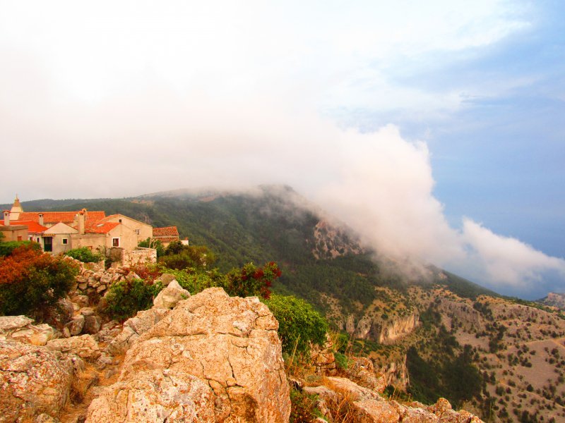 RoyalCroTours's tweet photo. Quaint village of Lubenice in the clouds #Croatia #HikingCroatia 

https://t.co/YjaGY8gUT5 https://t.co/vBHKTv6lVk