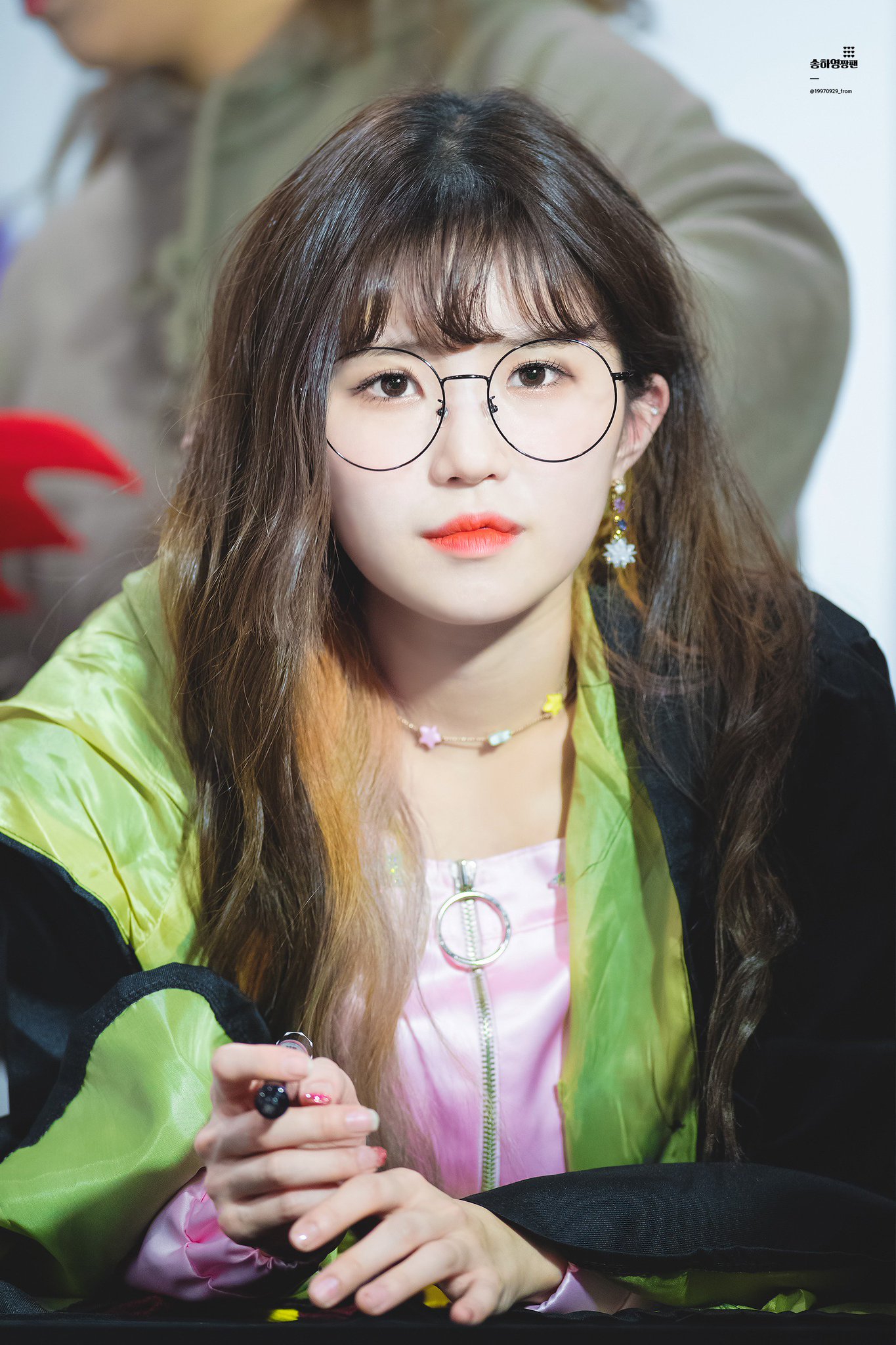 DzgbcuiVYAAyW33.jpg:large