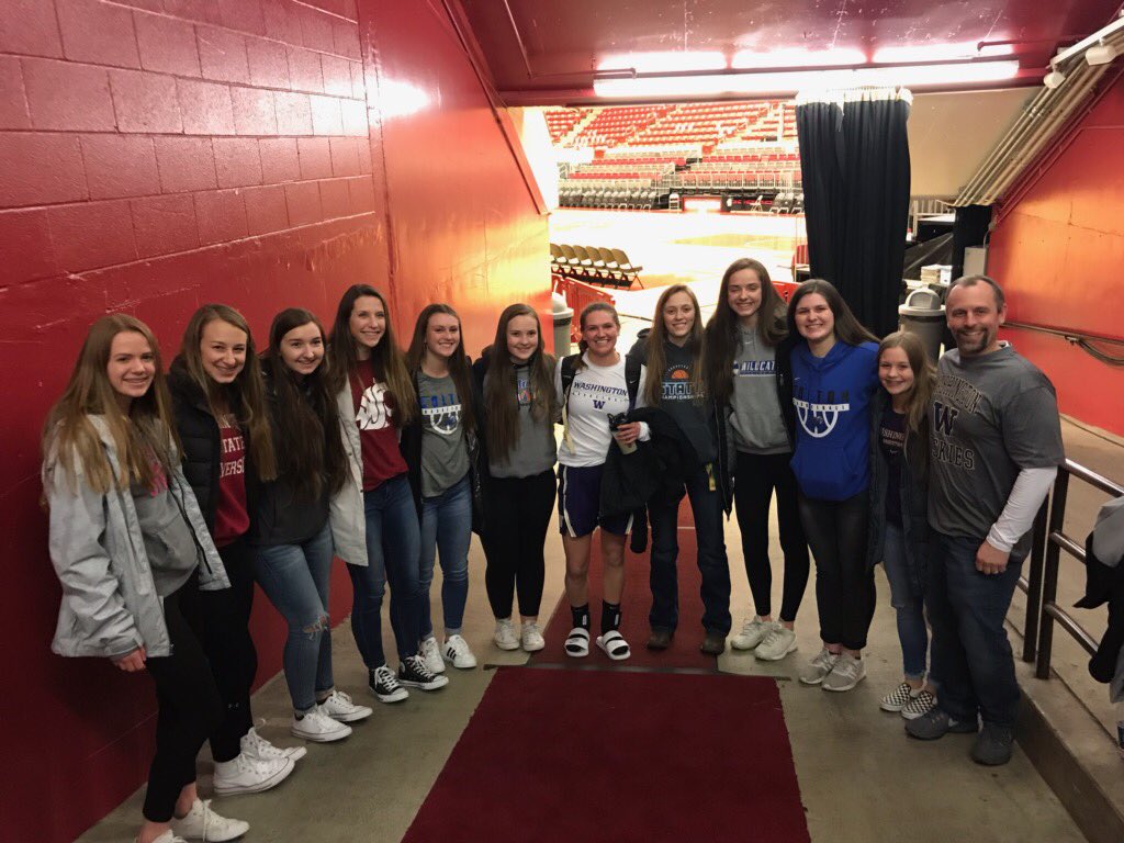 coltonwbb's tweet photo. go dawgs, go jenna!! @UW_WBB https://t.co/uTK8ewPwQF