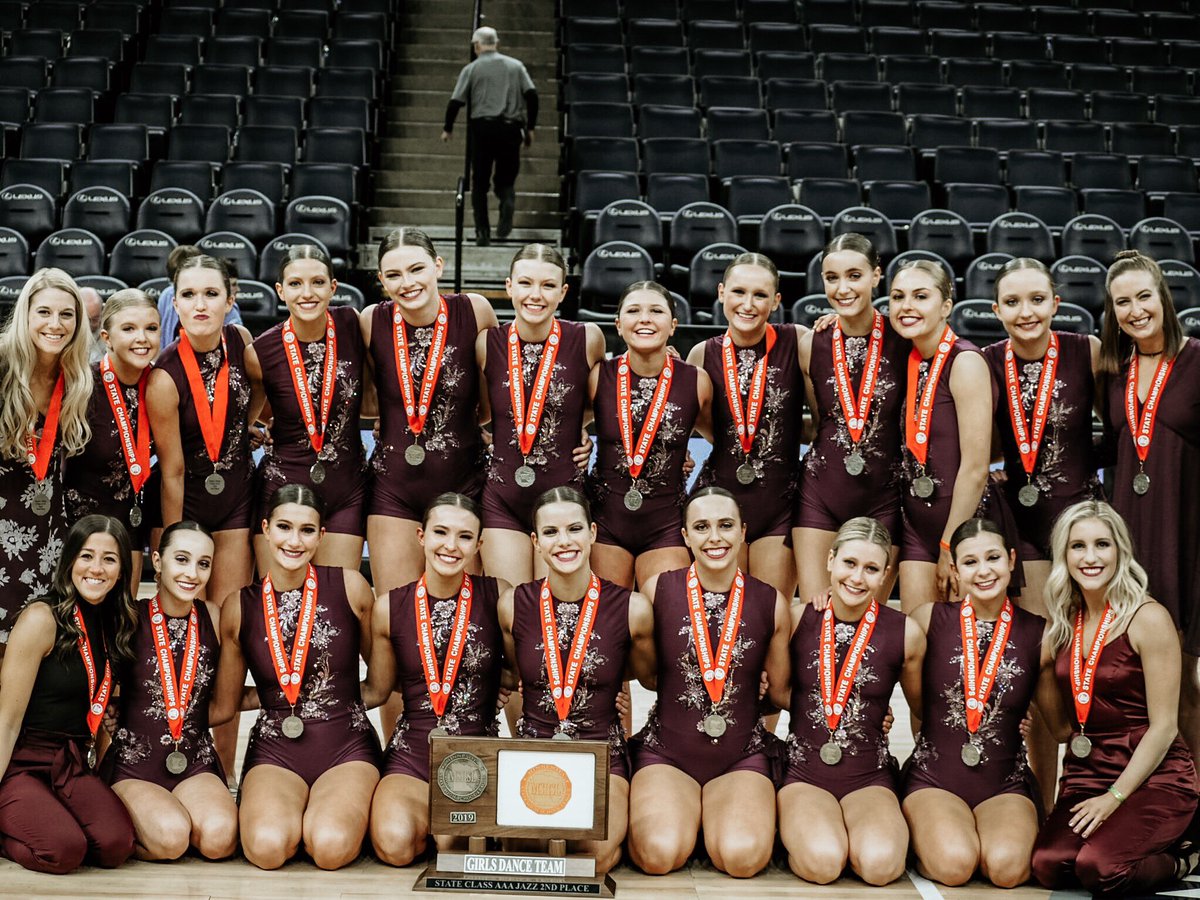 EdinaDanceTeam's tweet image. Beyond proud to be named the 2019 State Class AAA Jazz Runner Ups! We are so thankful for this amazing routine we love so much and our incredible family and friends for your support today! What an historic season from start to finish 💚✨🥈#giveitnow