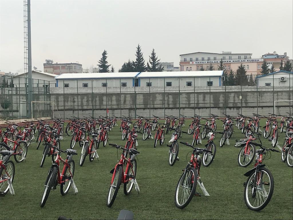 HER EVE BİSİKLET
Gençlik ve Spor Bakanımız Sayın Dr. Mehmet Muharrem KASAPOĞLU nun katılımı ile Kilis Belediyesi nin düzenlemiş her eve bisiklet kampanyasında geleceğimiz gördüğümüz çocuklarımıza bisiklet dağıttık. 
#sporsağlıktır
#herevebisiklet