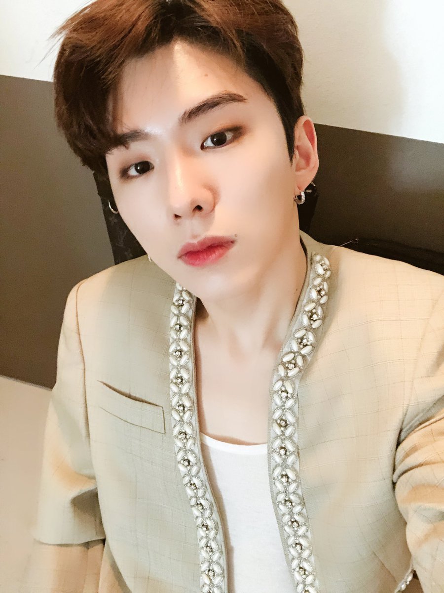 OfficialMONSTAX's tweet image. [#기현] 몬 베 베 엘 리 게 이 터 기 대 되 나 요?