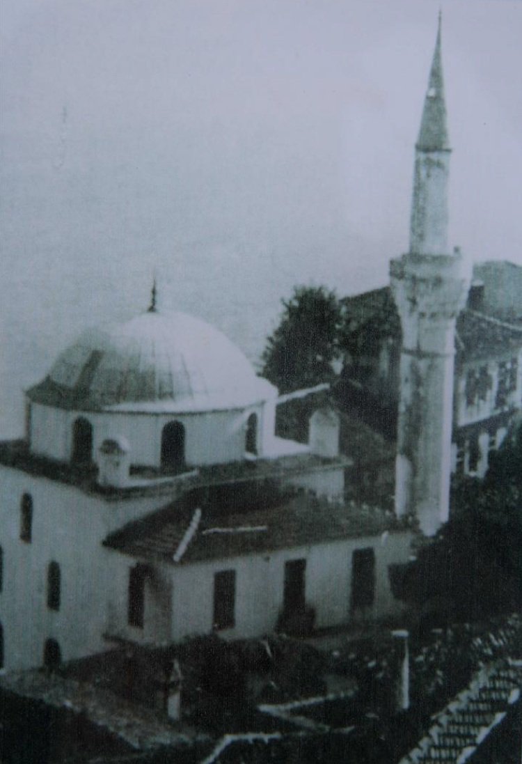 Halil Bey Mosque (Old Music)former Ottoman Sanjak of KavalaWas a 16th Century mosque and madrasa. After it's desecration it was used as a school, concert hall (hence the nickname) and today serves as a "Cultural Center"