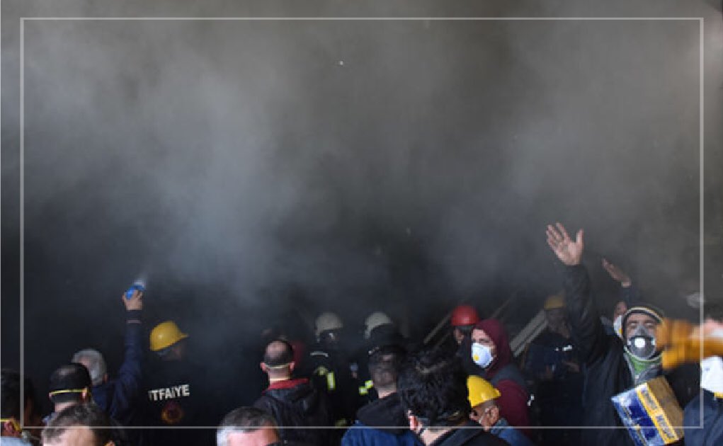 MuhendislikOrga's tweet photo. Hatay’da Korkutan Fabrika Yangını!
Hatay'ın İskenderun ilçesinde bugün sabah 09.00 sıralarında filtre fabrikasının deposunda çıkan yangında dumandan etkilenen 12 işçi hastaneye kaldırıldı. Yangının nedeni belirlenemezken itfaiye ekipleri müdahalesi sürüyor. #orga #orgamühendislik https://t.co/Sn7U7riiYA