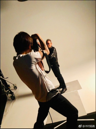 RenKanmi's tweet photo. "Actually, yesterday's shooting, I took a photo of Mr. Kurigami...!
Super nervous ~! 🤪💦 Oh, I cut my hair a bit~! Takuya"
Super cute #TakuyaKimura
#Waitingf his #Photographer in a #movie!
#Movie #假面饭店 #台灣 3/15~#香港 3/21~#木村拓哉
#Vote https://t.co/iPhTjtje5c 🙇♀️ https://t.co/I1miafVF1r