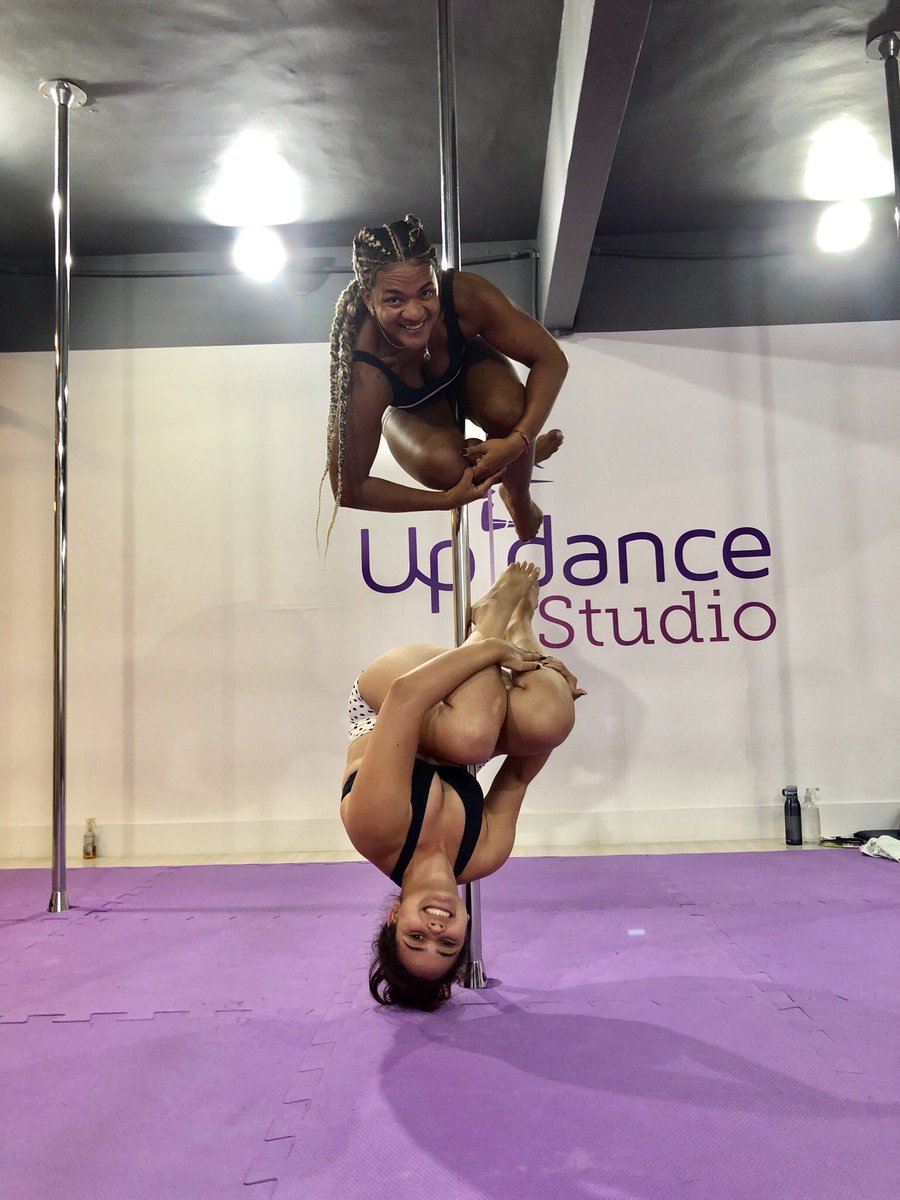 1509alves's tweet photo. É assim que matamos a saudade das amigas de Poledance, segura esse boom 💜 #polerina #updance #upmeier #polefriends #poledance https://t.co/nNhcNdR59h