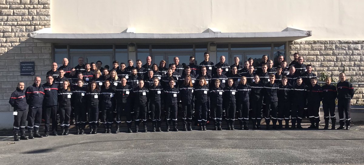 pompiers24's tweet photo. Aujourd’hui accueil des 62 nouveaux SPV du contingent 02/2019 (22 femmes et 40 hommes)du #CDSP24 de @pompiers24 par @DDSiS24 en présence des cadres du Groupement Formation, des Groupements Territoriaux et Chefs de Centres: bienvenue à toutes et tous ! https://t.co/CONYQV6VI4