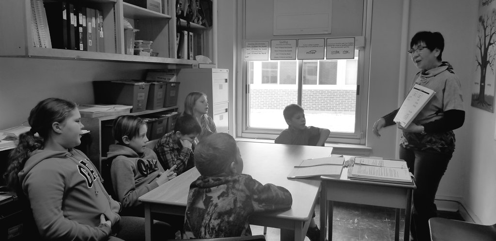 When Ms.Nichie comes we get to experience #EmpowerReading with her flair 😊 #fortheloveofreading #buildingliteracyskills #learningfromleaders  <a href="/Principal_LPS/">Principal, LangtonPS</a> <a href="/GEDSB/">Grand Erie District School Board</a>