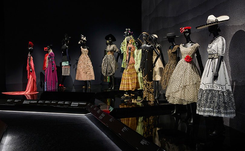 Inside the Christian Dior: Designer of Dreams exhibition fashionunited.com/news/culture/i… https://t.co/RihZpSVSyz