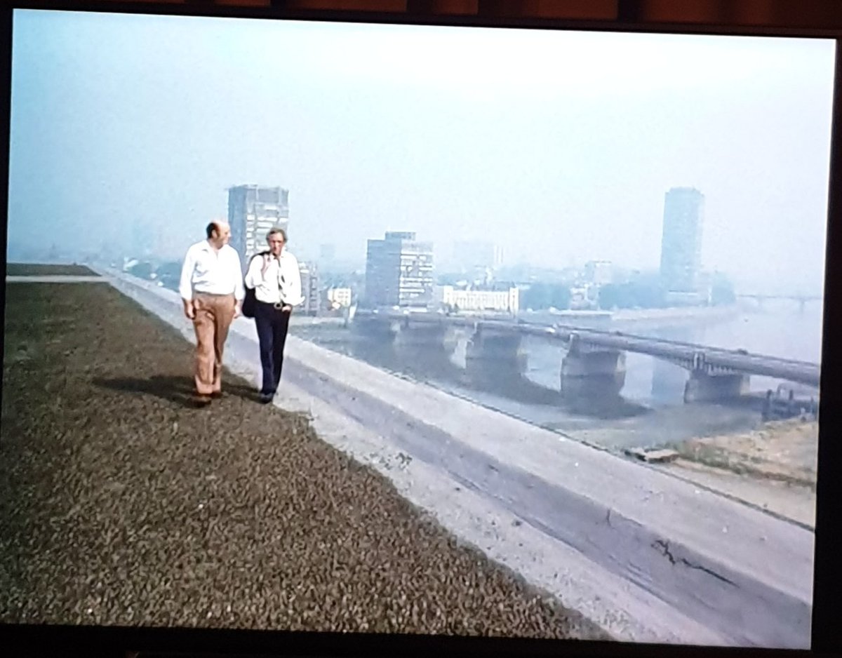 acfwilson's tweet photo. Sweeney: Series 3, Ep 2 ' In from the Cold.
Regan has a word with a grass ( Johnny Shannon)
Superb lost London. https://t.co/M7TmEjle1w