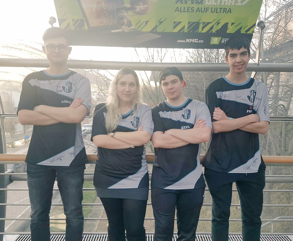 Hi5_Gaming's tweet photo. Thanks for the great experience. Thanks for representing H5G at #DHDE19 @c0byRL @FBFM9 @jjzzi_ @pingupon https://t.co/lDdBLfZZQ8