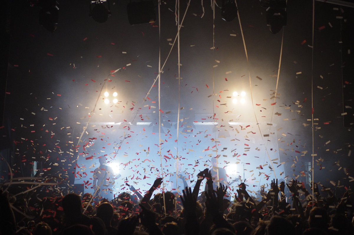 ZSKberlin's tweet photo. Münster, das war wundervoll! Danke. Heute zusammen mit @KMPFSPRT die ausverkaufte Faust in #hannover zerlegen. 🤗✊️🍺🍺🍺 #hallohoffnung #kmpfsprt #zsk #münsterliebe
(Foto: Chris Mock) https://t.co/KWn005pfC9
