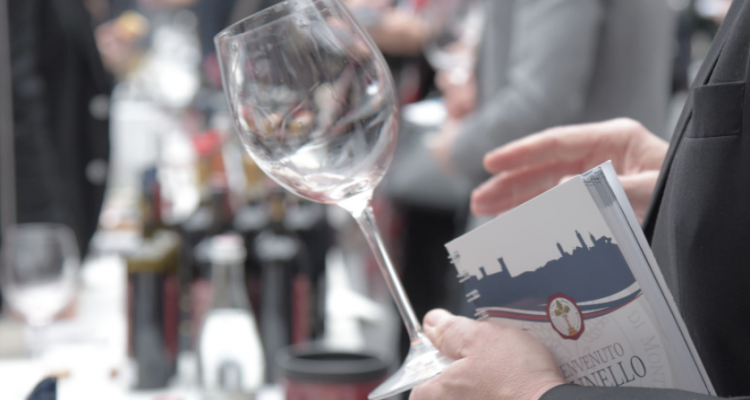 MadXItaly's tweet photo. Anteprime Toscane 2019: il Brunello Riserva 2013 https://t.co/YUbOw1eQpU 

#vino #enologia #madeinitaly https://t.co/tUugDFdsrX
