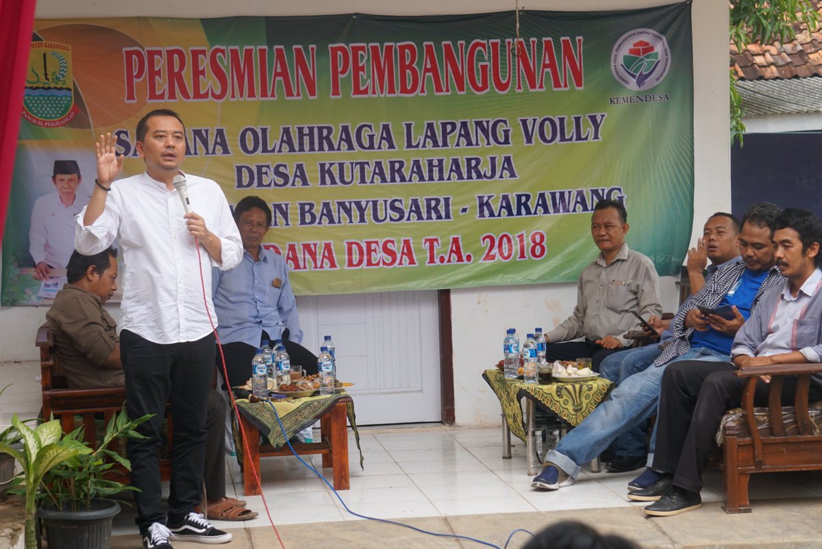 SyaifulHooda's tweet photo. Sore ini berkesempatan Meresmikan Sarana Olah Raga Lapang Desa Kutaharja Kecamatan Banyusari Kabupaten Karawang hasil dari Pemanfaatan Dana Desa Tahun Anggaran 2018.

Di Desamu Dana Desa, sudahkan terasa manfaatnya?

Salam Olahraga.. Gerakkan Desa, Makmurkan Desa, Menangkan Desa https://t.co/D6JeeqtYAp