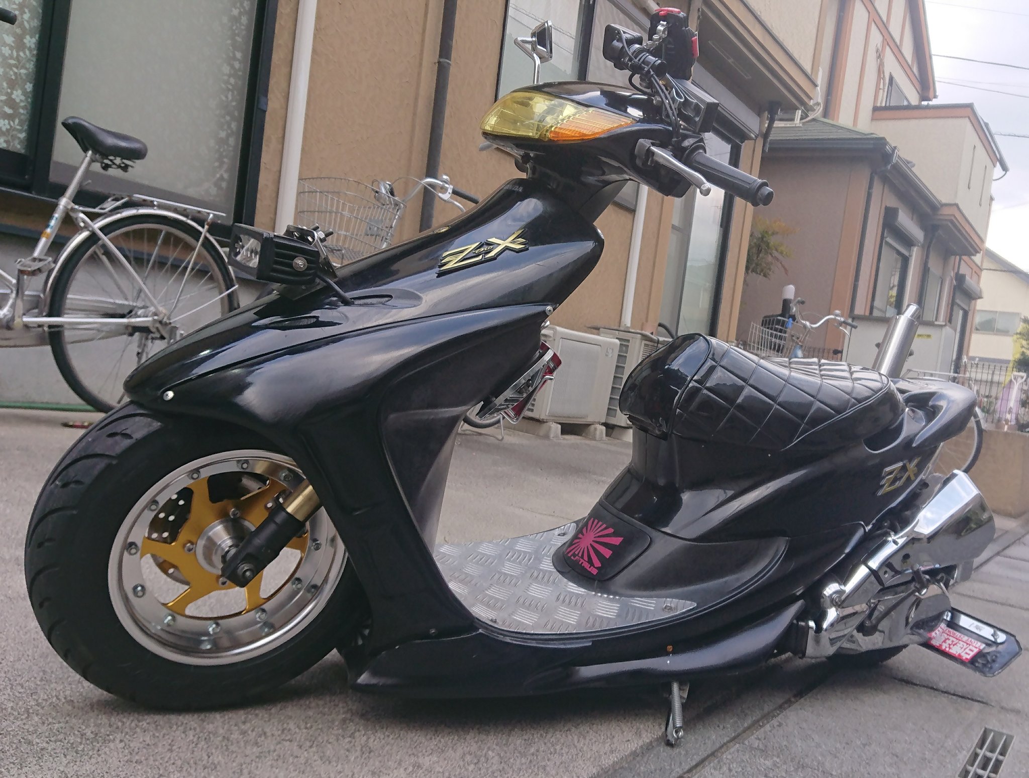 まさ KAWASAKI ZX-4R】極めて快適！大排気量ツアラーに匹敵する高速