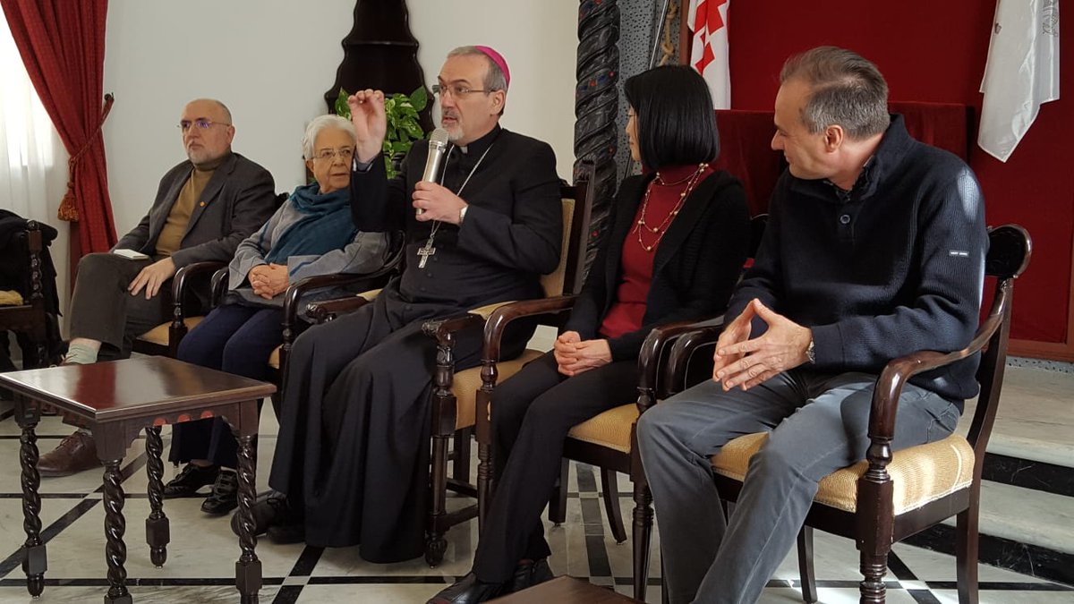 Focolare_org's tweet photo. ULTIMI GIORNI A GERUSALEMME
Il Consiglio generale dei #Focolari ha incontrato P.Pierbattista Pizzaballa. Poi la visita al Calvario il Cenacolo e la Scaletta. Maria Voce ha posto una medaglietta nel terreno dove sorgerà il Centro per l'unità e la pace - #Gerusalemme
#focolaremedia https://t.co/zogvAQzl4H