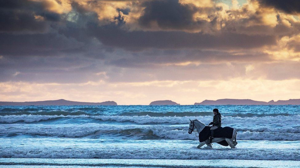 National Parks competition - Thomas Bown snapped this shot of St Brides Bay, with Skomer Island offshore, in Pembrokeshire Coast National Park  bbc.com/news/uk-englan…